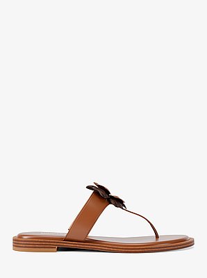 Sandalia Callie de tiras con logotipo exclusivo y adornos