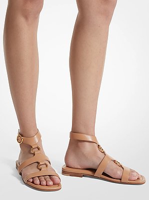 Sandalia Dusty de piel con anillas