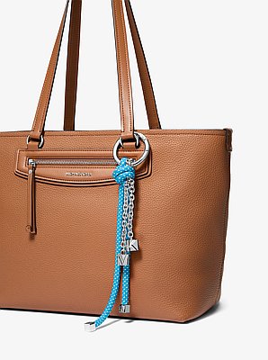 Breloque de sac argent&eacute;e avec cordon mouchet&eacute;