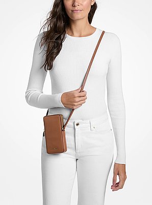 Bandolera Jet Set peque&ntilde;a de piel granulada para tel&eacute;fono