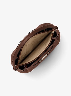 Bandolera Carson tipo bombonera convertible mediana de piel granulada