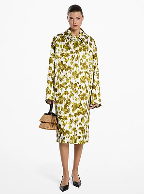 Balmacaan oversize de sat&eacute;n chin&eacute; floral