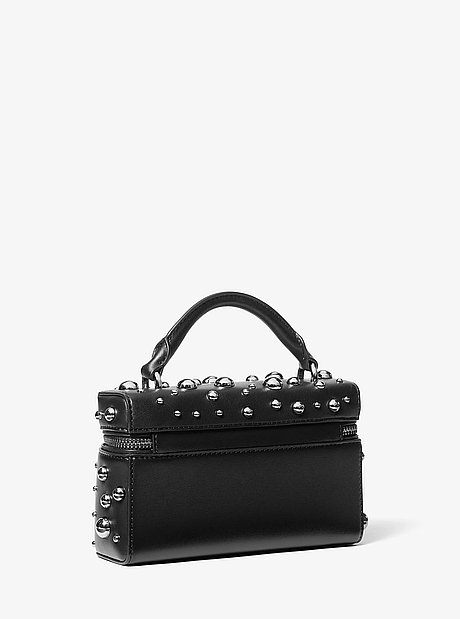 Tr&egrave;s petit sac &agrave; bandouli&egrave;re Jana en satin clout&eacute;