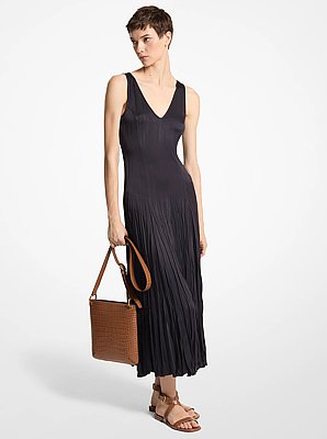 Vestido de sat&eacute;n charmeuse arrugado