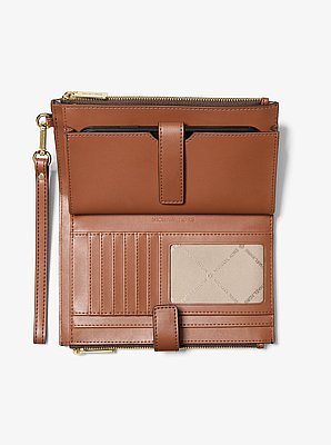 Jet Set Travel Signature Logo Smartphone Wallet image number 1
