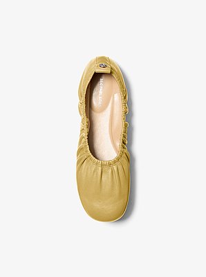 Bailarina Bri de piel con detalle fruncido