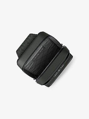 Sac &agrave; une bretelle avec pochette Cooper de taille moyenne en cuir grain&eacute; et &agrave; logo Signature