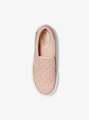 Zapatilla Emmet sin cordones y con logo