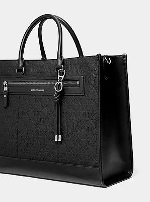 Breloque de sac nou&eacute;e