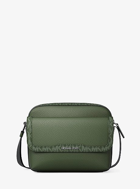 Bandolera Cooper mediana para c&aacute;mara de piel granulada y logotipo exclusivo