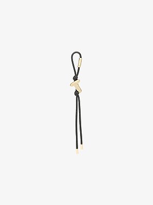 Colgante de inicial para bolso con cord&oacute;n en tono dorado y motas