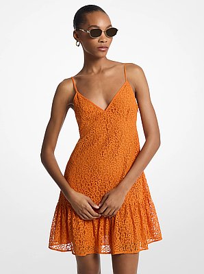 Mini-robe nuisette en dentelle florale en point d&rsquo;Alen&ccedil;on