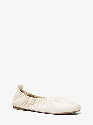 Bailarina Bri de piel con detalle fruncido