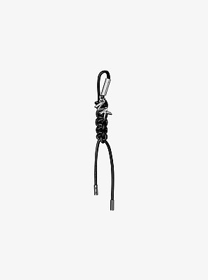 Colgante de cord&oacute;n trenzado para bolso en tono plateado