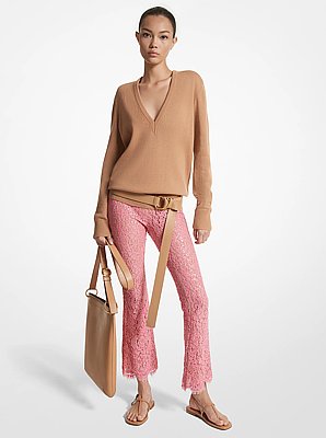 Pantal&oacute;n pescador de encaje floral con lentejuelas bordado a mano
