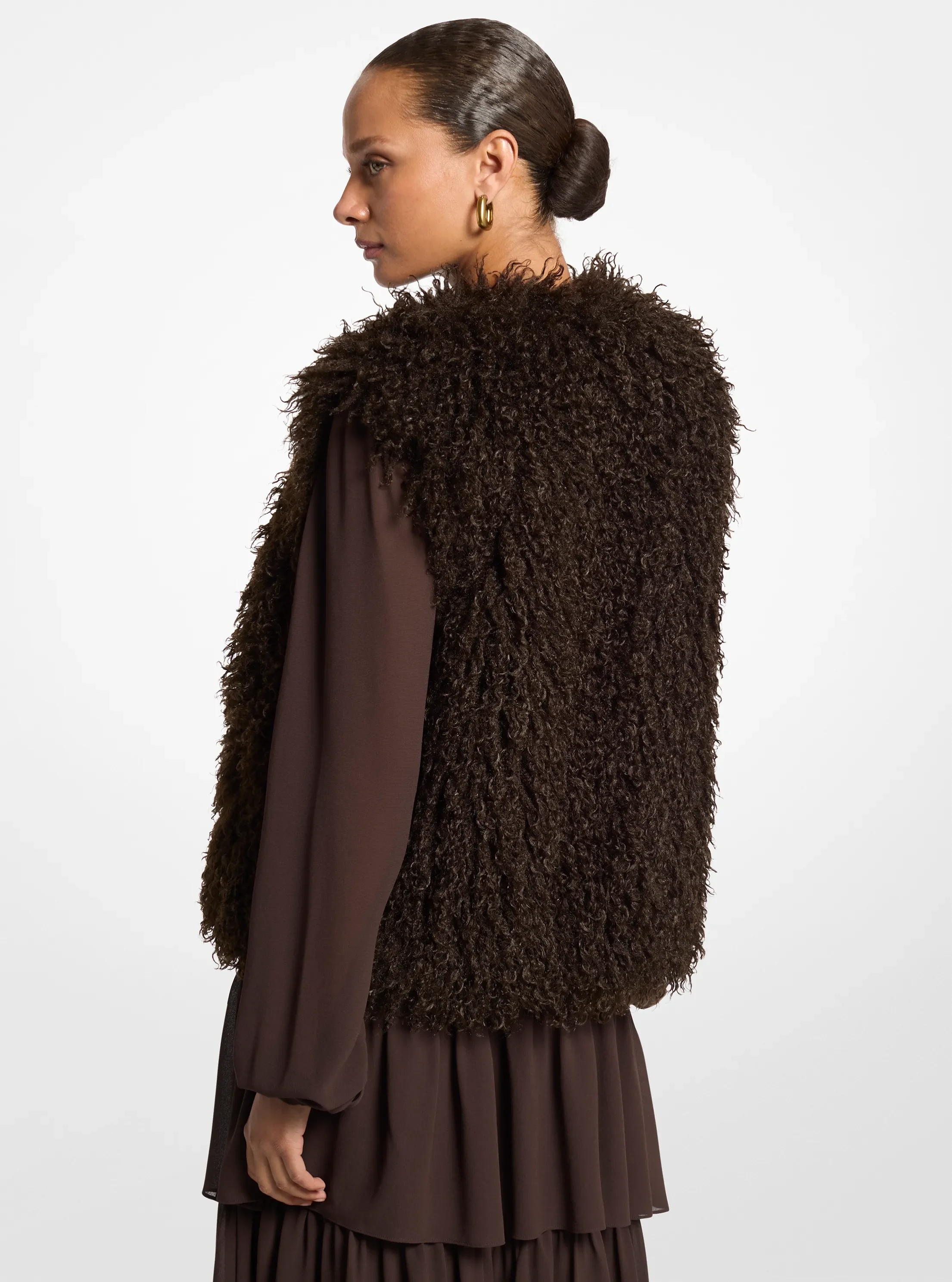 Женский жилет Michael Kors Faux Shearling Vest, цвет: Шоколадный — фото 2