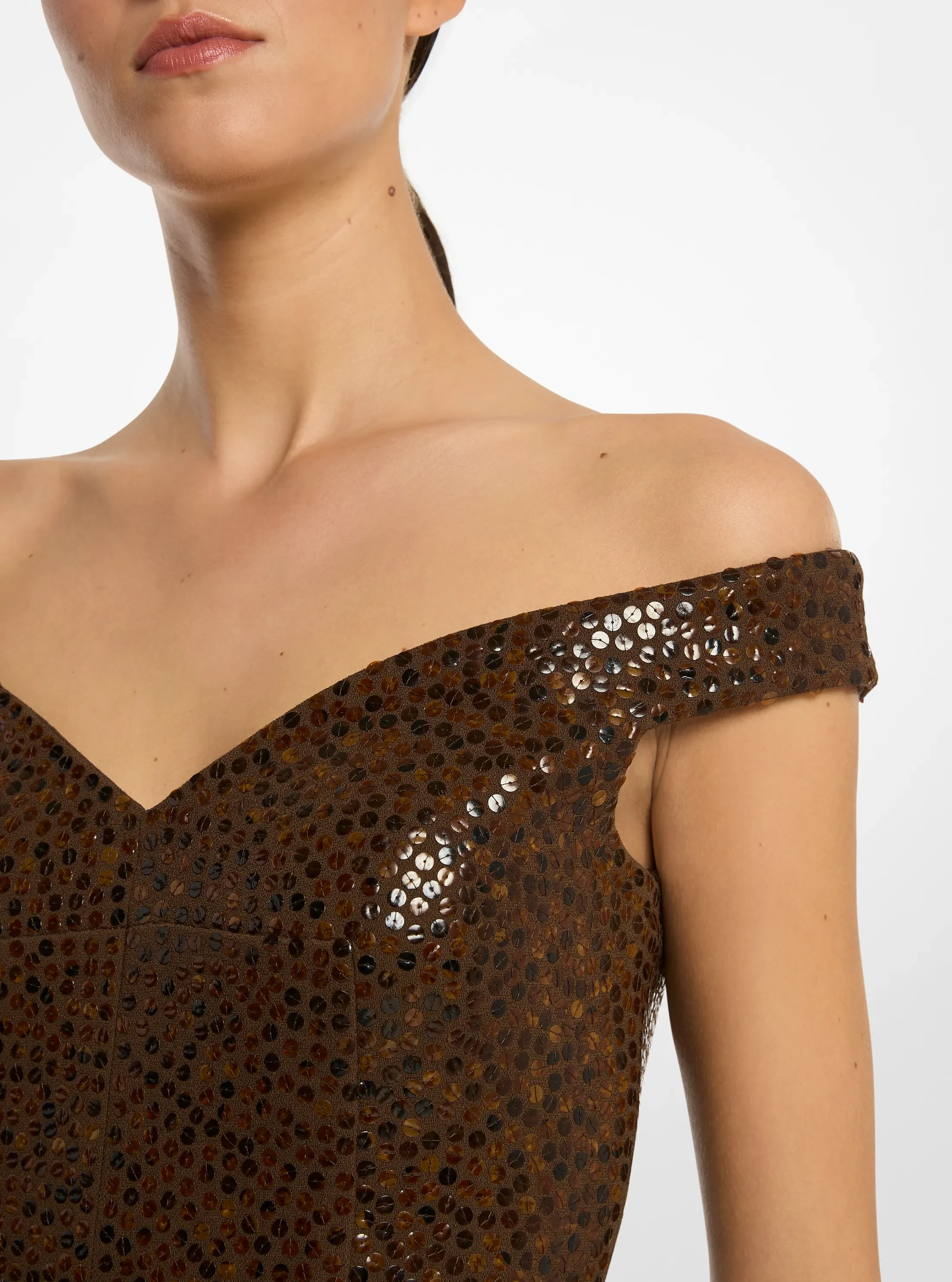 Женское платье Michael Kors Hand-Embellished Paillettes Crepe Off-The-Shoulder, цвет: Java — фото 3
