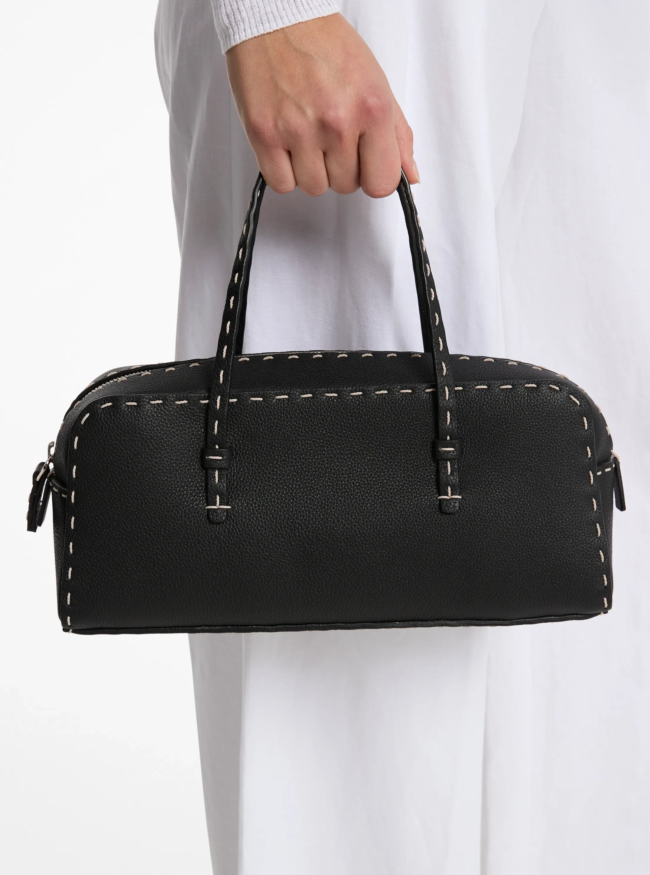 Женская сумка Michael Kors Roberta Hand-Stitched Pebbled Leather Satchel, цвет: Чёрный — фото 3