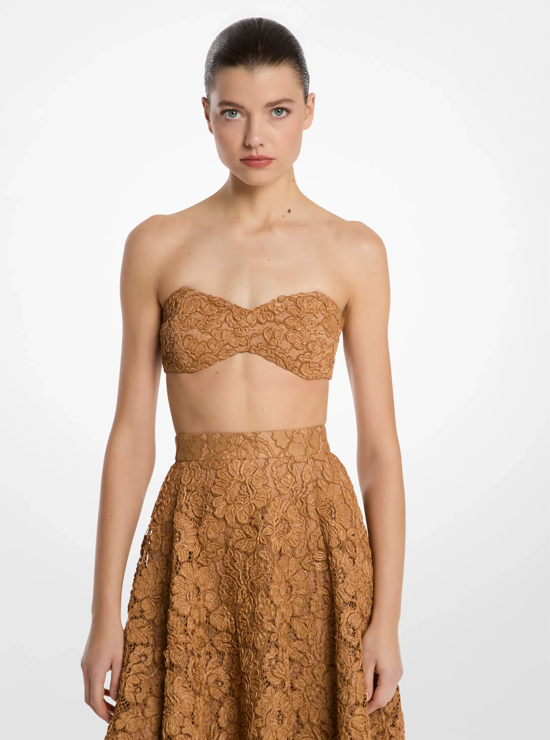 Женский топ Michael Kors Hand-Embroidered Floral Lace Bandeau Top, цвет: Арахисовый