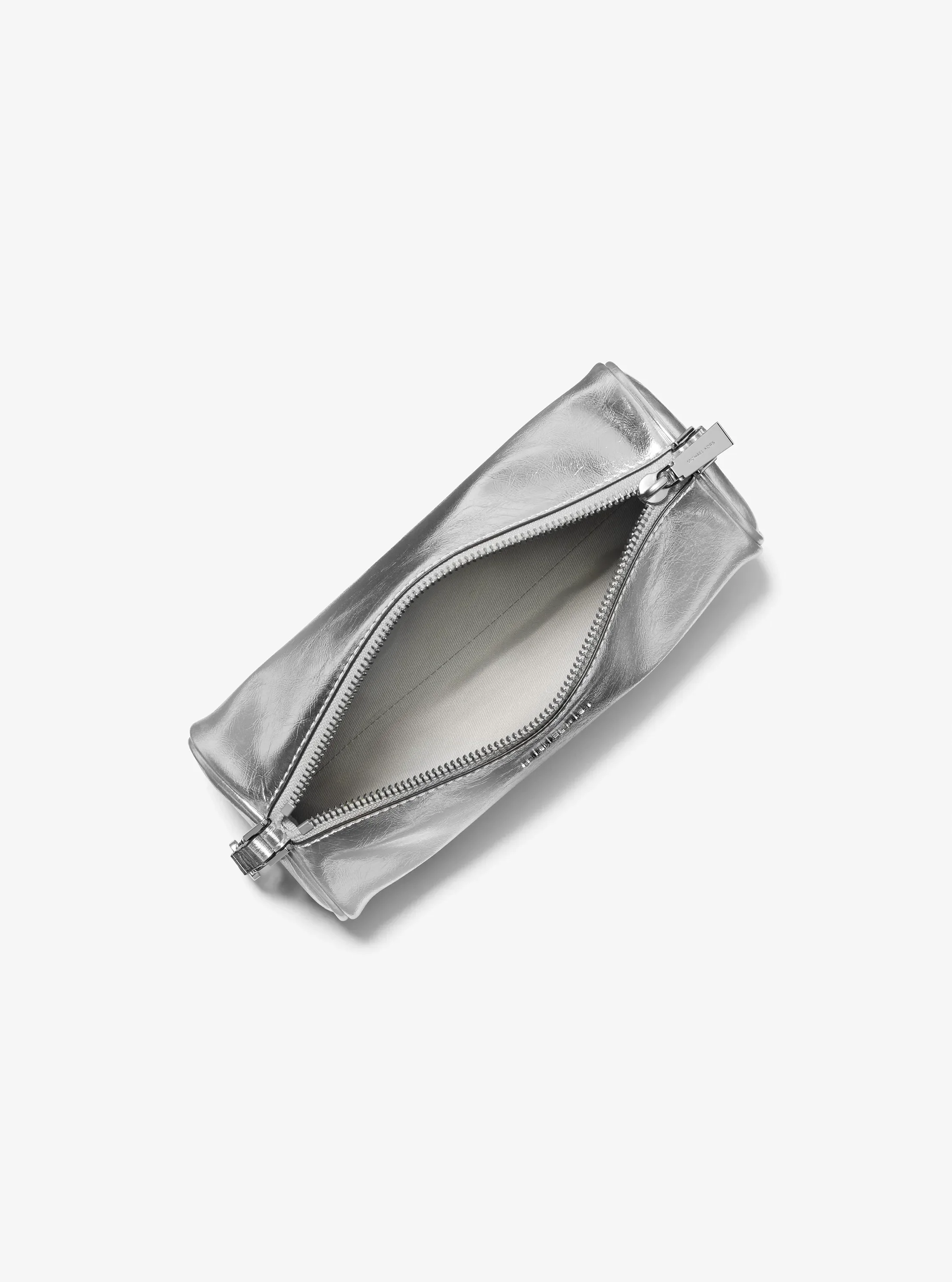 Женская сумка Michael Kors Izzy Small Metallic Pochette, цвет: Серебряный — фото 2