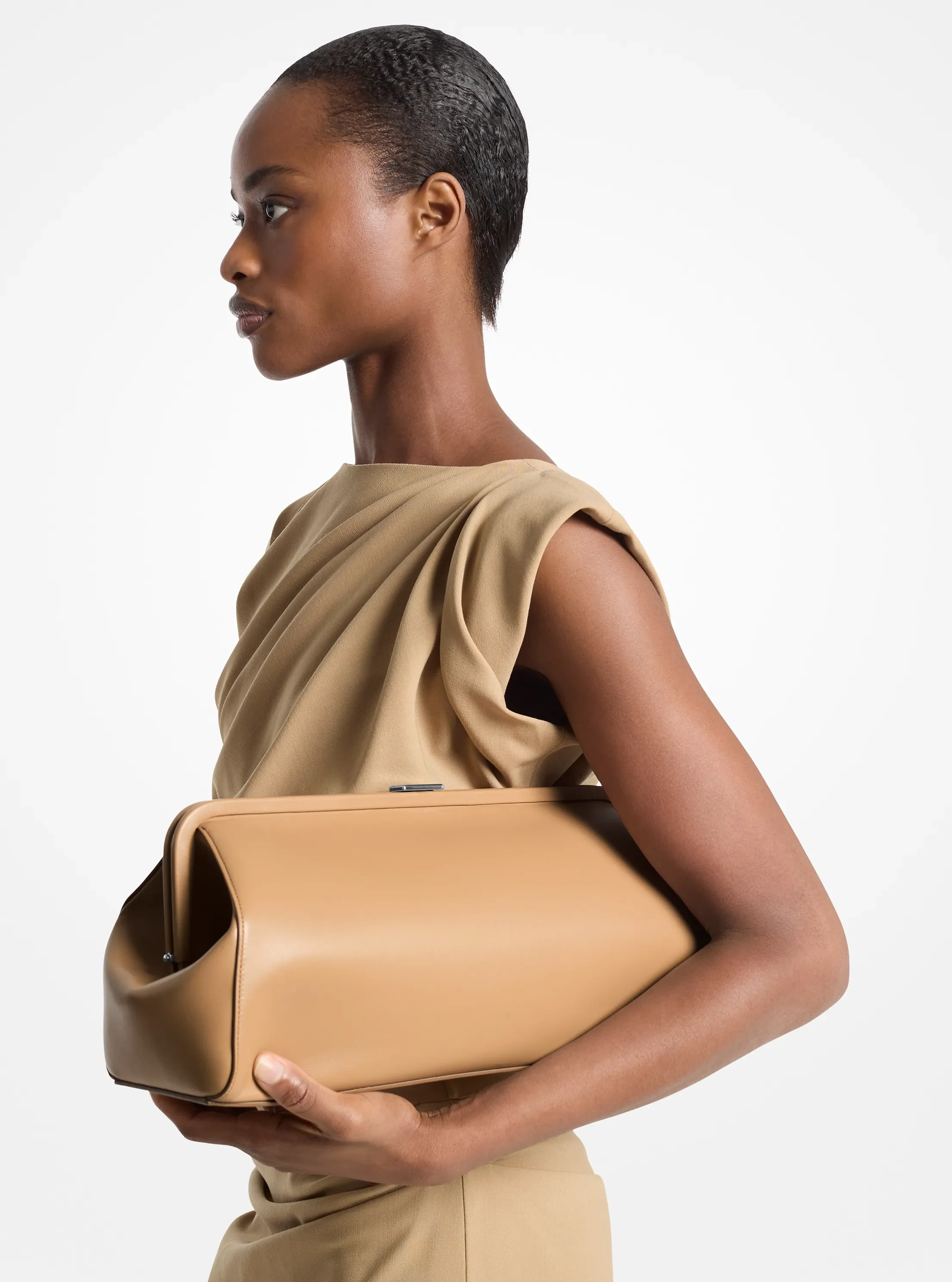 Женские сумки Michael Kors Angelica Large Leather Frame Clutch — фото 4