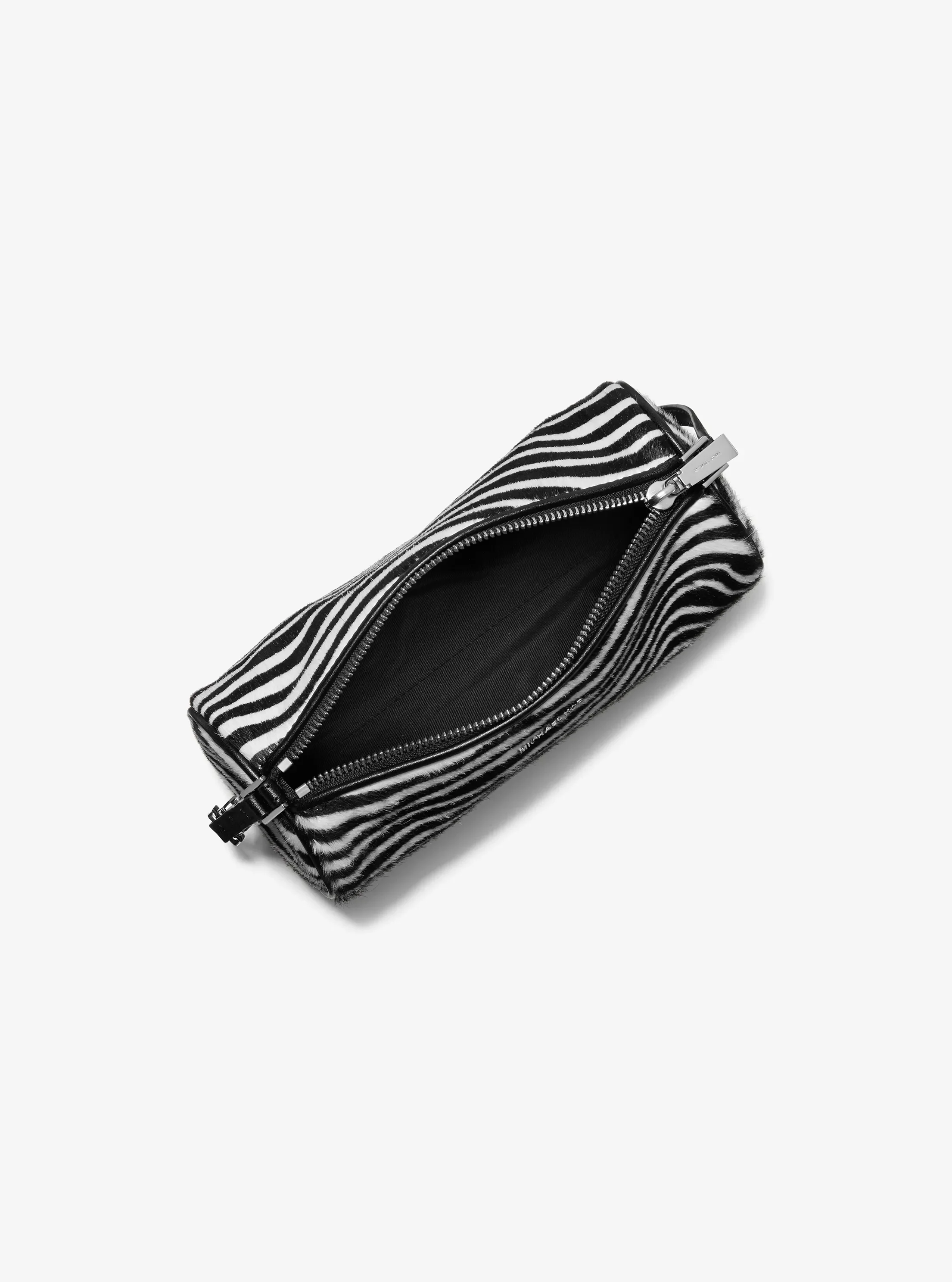 Женская сумка Michael Kors Izzy Small Zebra Print Calf Hair Pochette, цвет: Чёрный комбинированный — фото 2