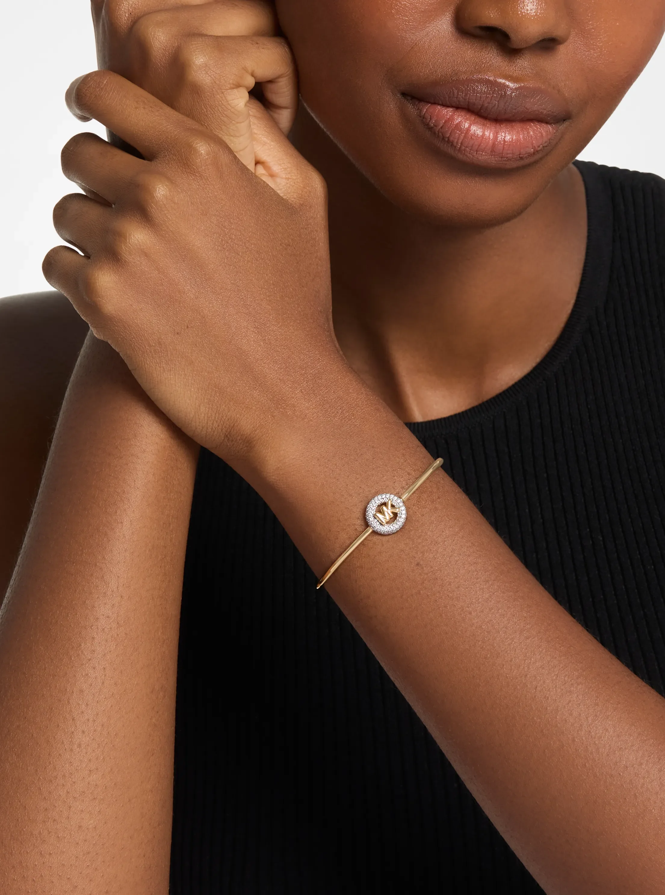 Браслет Michael Kors Pavé Logo Charm, цвет: Двухцветный — фото 3