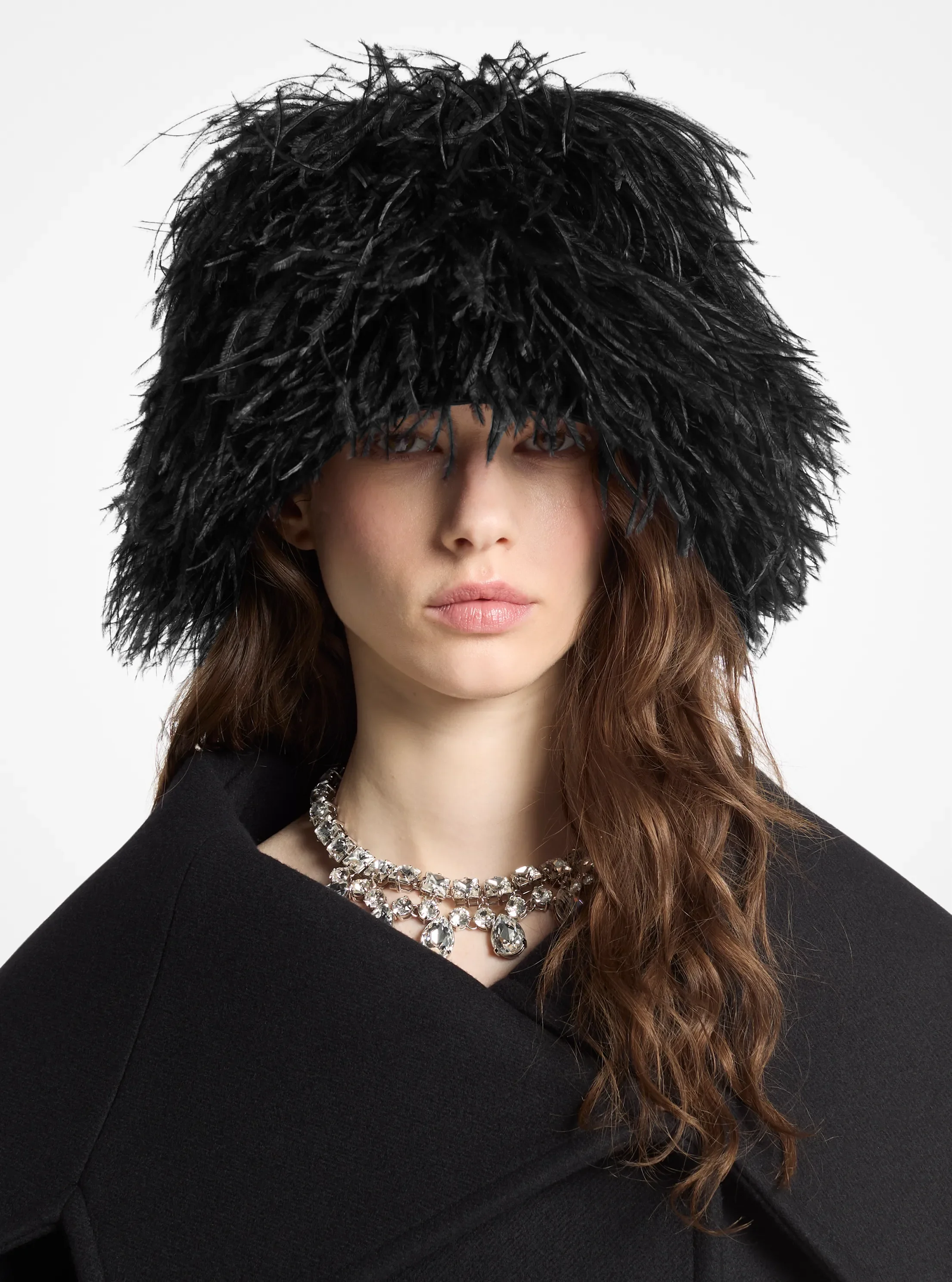 Женские головные уборы Michael Kors Hand-Embroidered Ostritch Plume Bucket Hat — фото 3