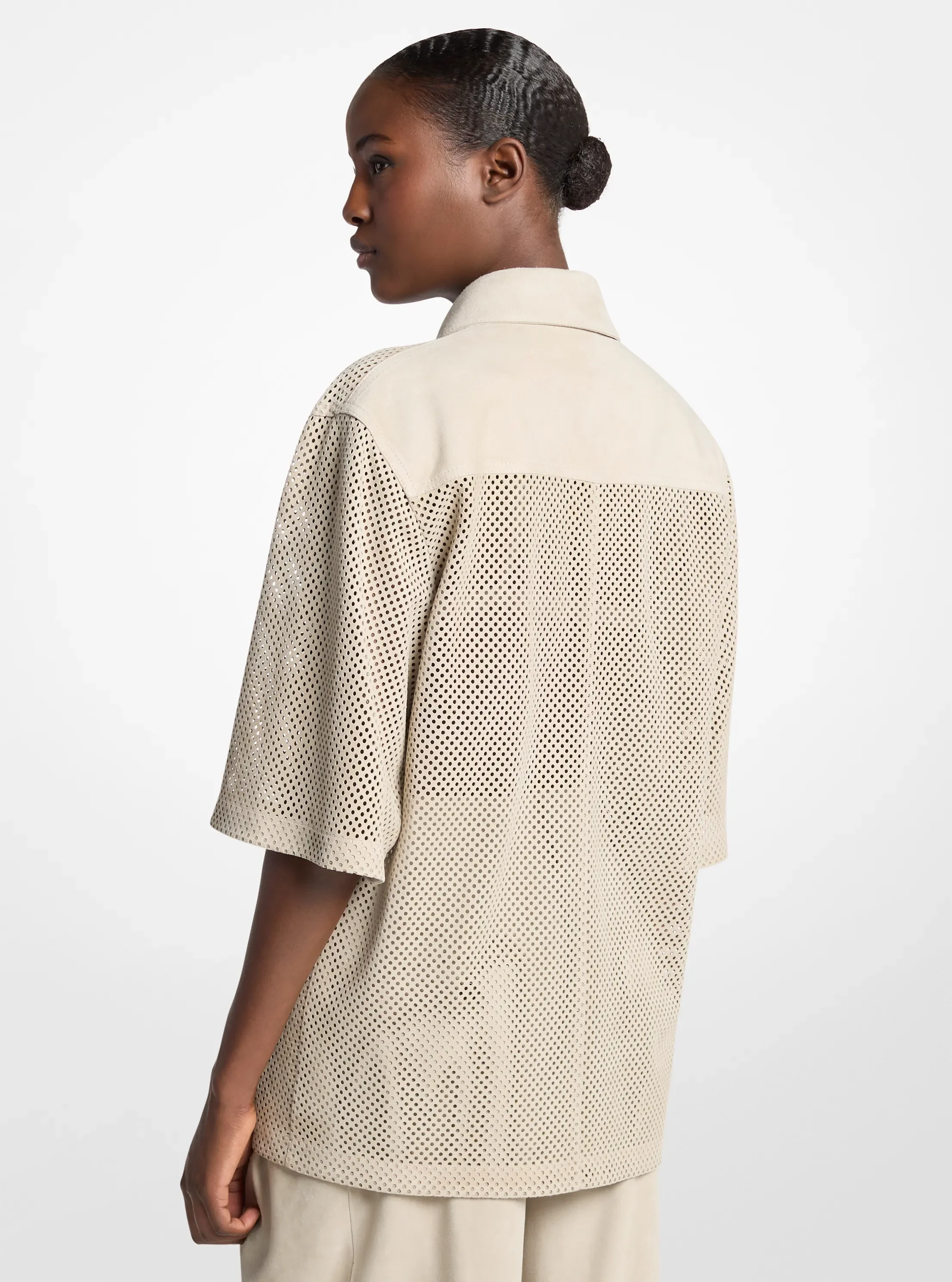 Женская рубашка Michael Kors Perforated Suede Safari, цвет: Миндальный — фото 2