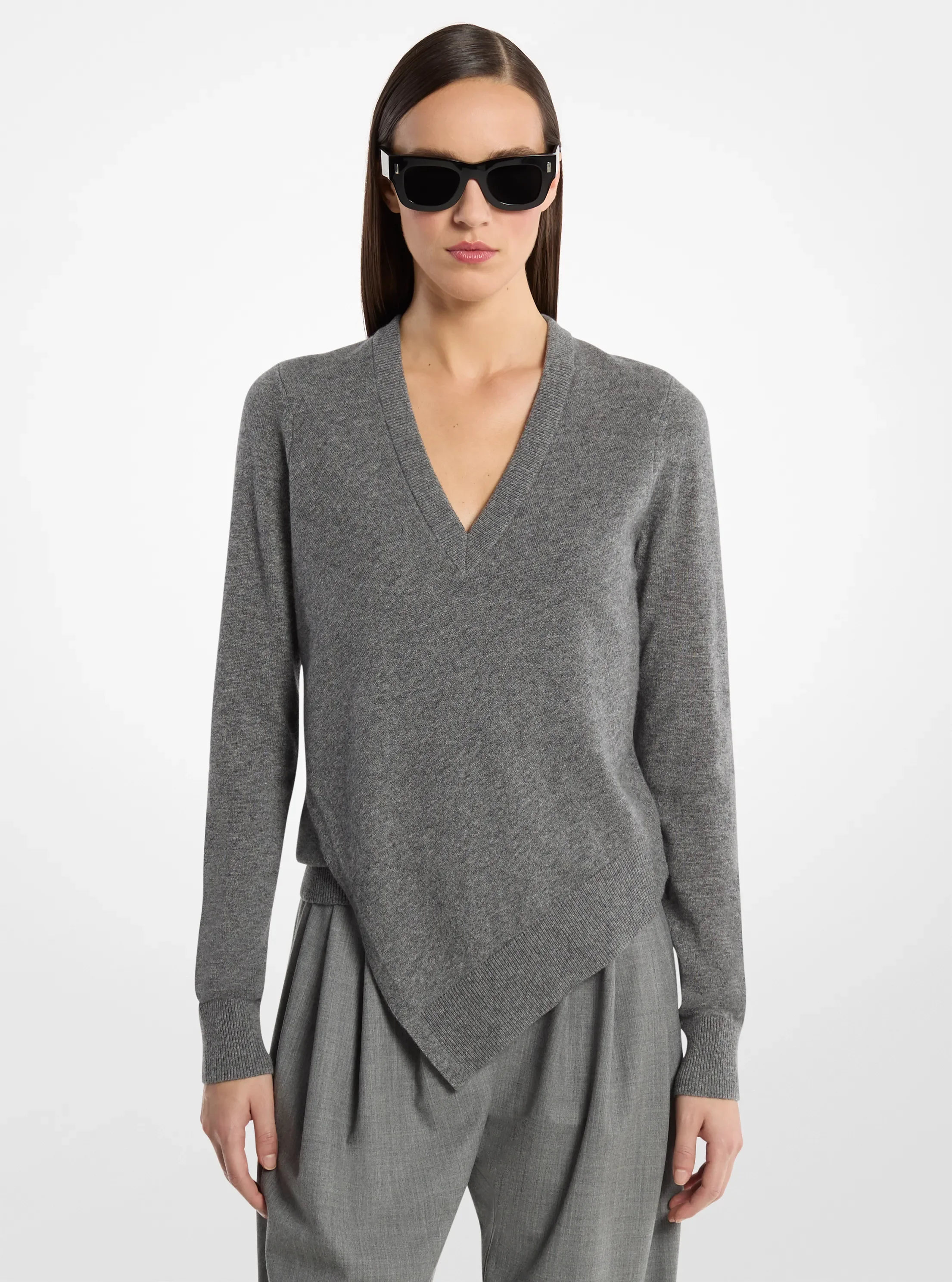 Женский свитер Michael Kors Cashmere V-Neck Asymmetric, цвет: Серый