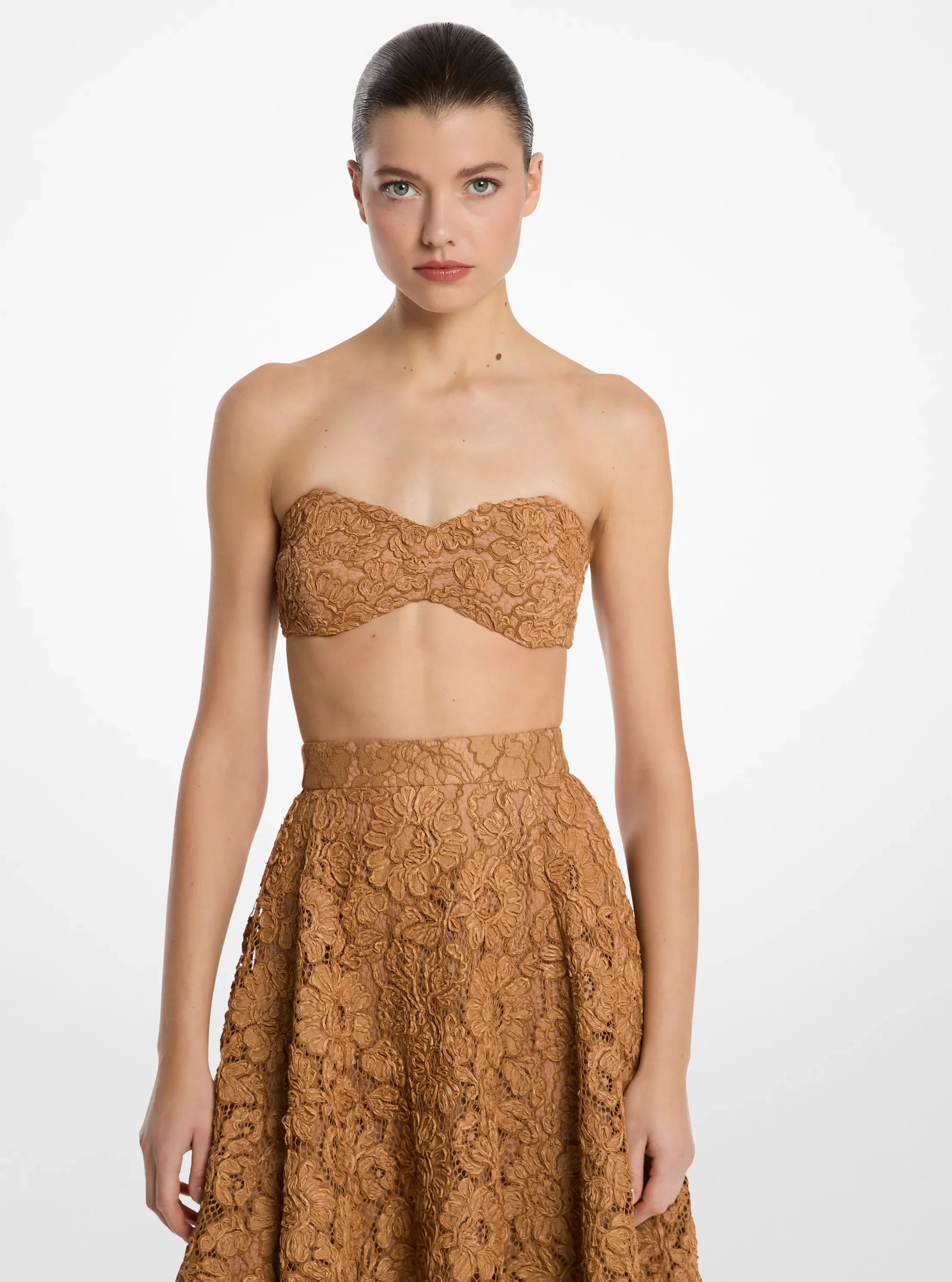 Женский топ Michael Kors Hand-Embroidered Floral Lace Bandeau Top, цвет: Арахисовый — фото 3