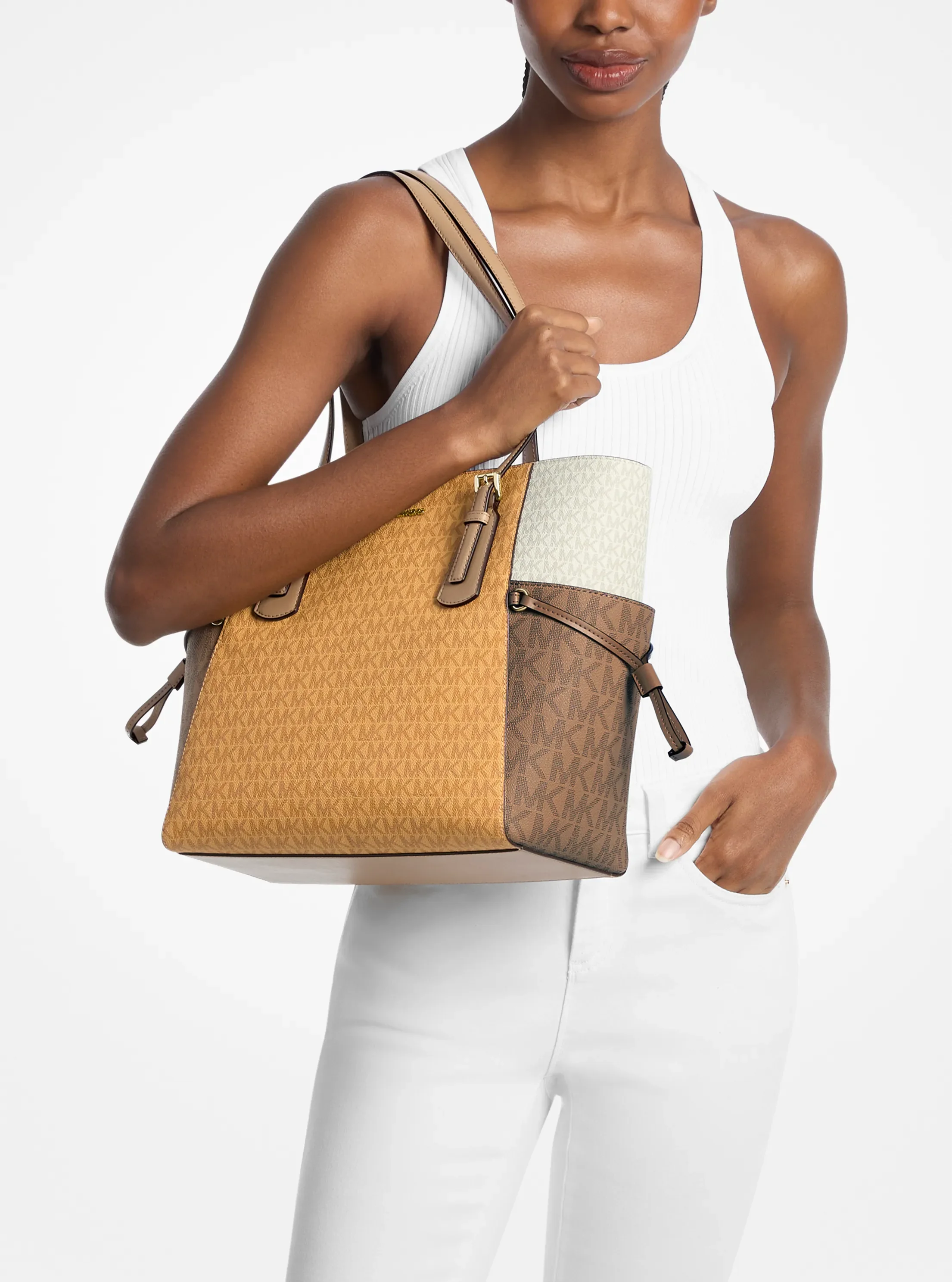 Michael Kors Voyager Large Color-Block Signature Logo Tote Bag — фото 4