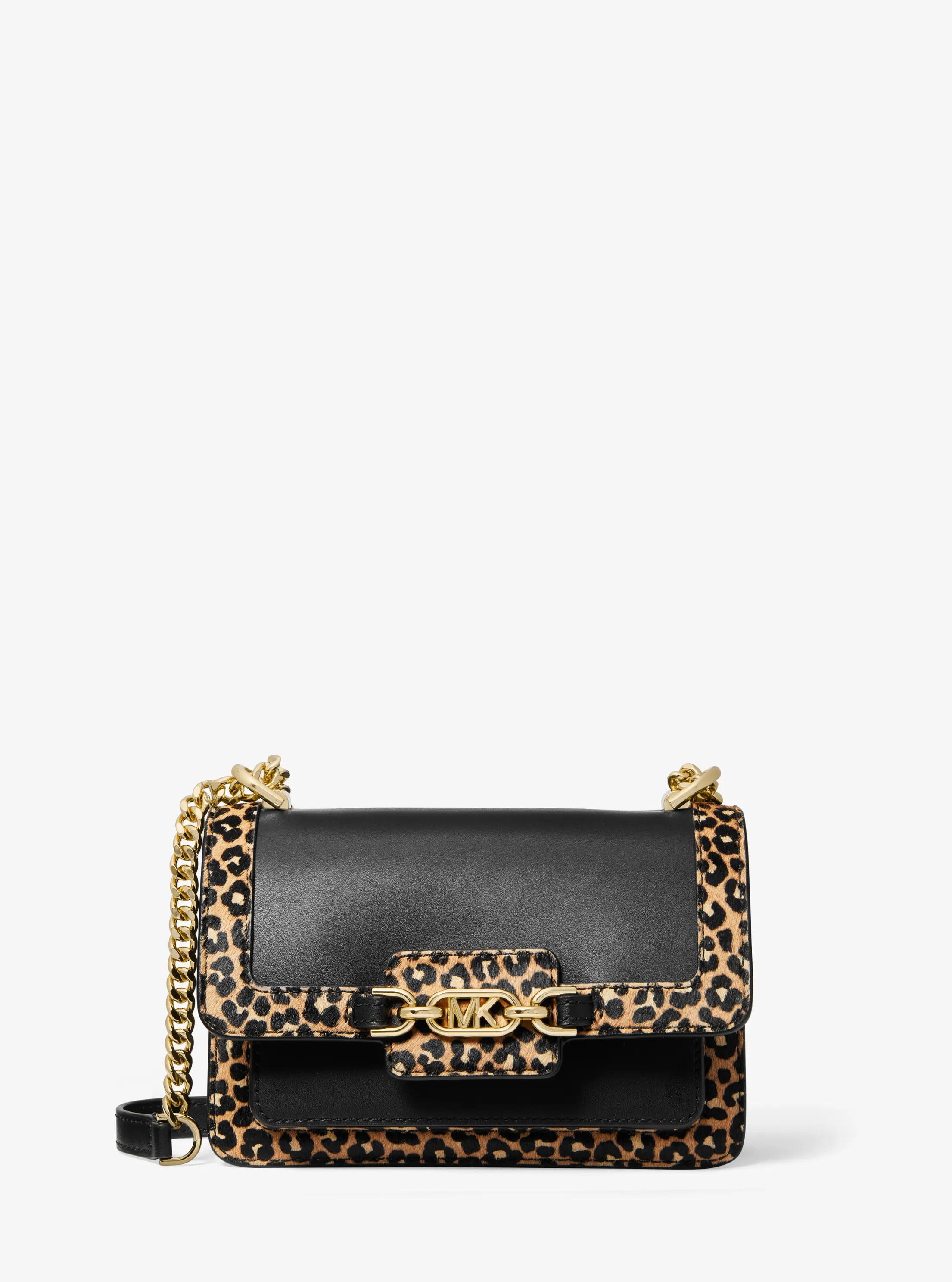 Bandolera Heather extrapeque&ntilde;a de piel y pelo de becerro con estampado de leopardo in NEGRO COMBINADO | Michael Kors