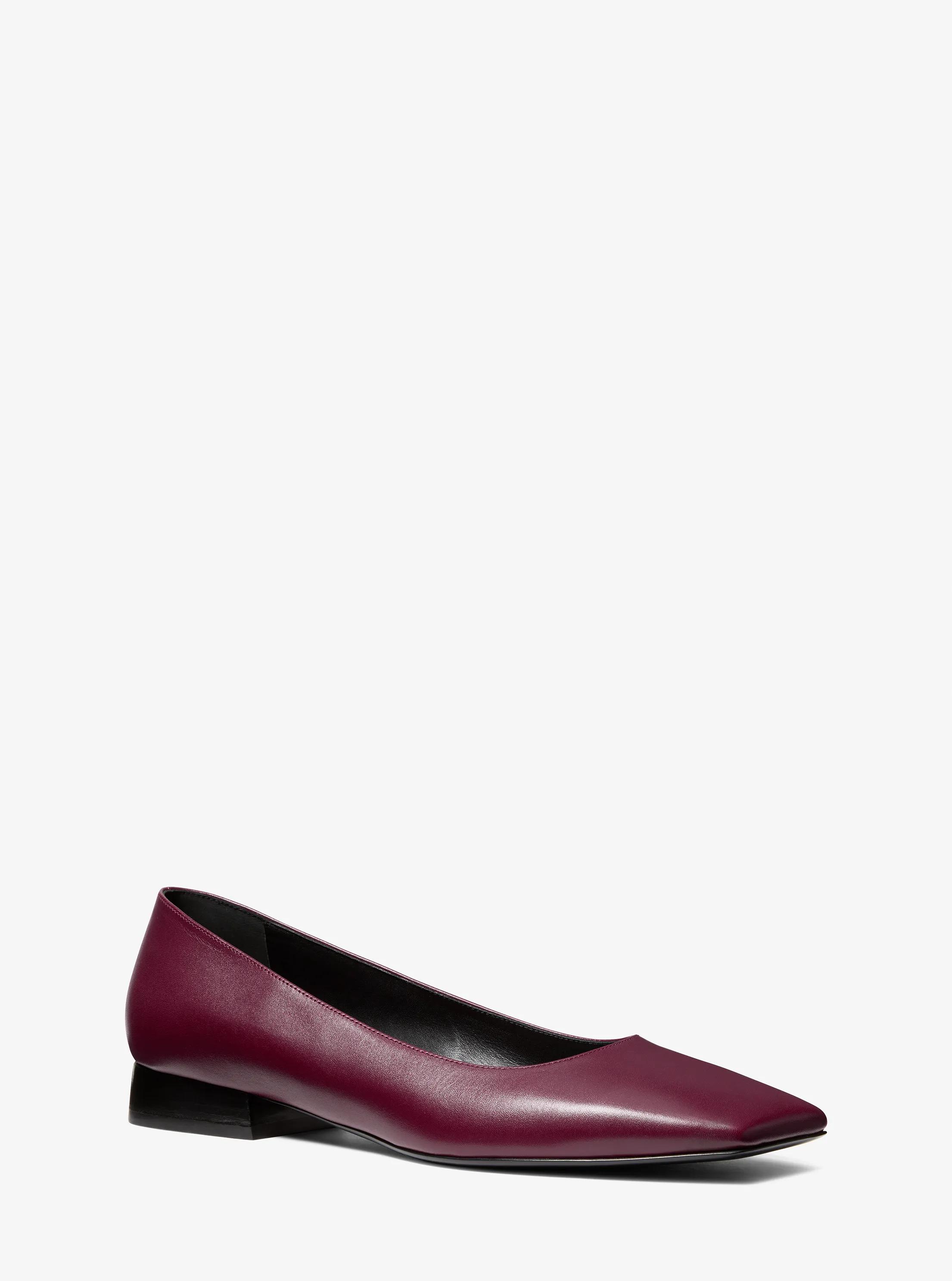 Bailarina plana Isabella de piel in VINO | Michael Kors