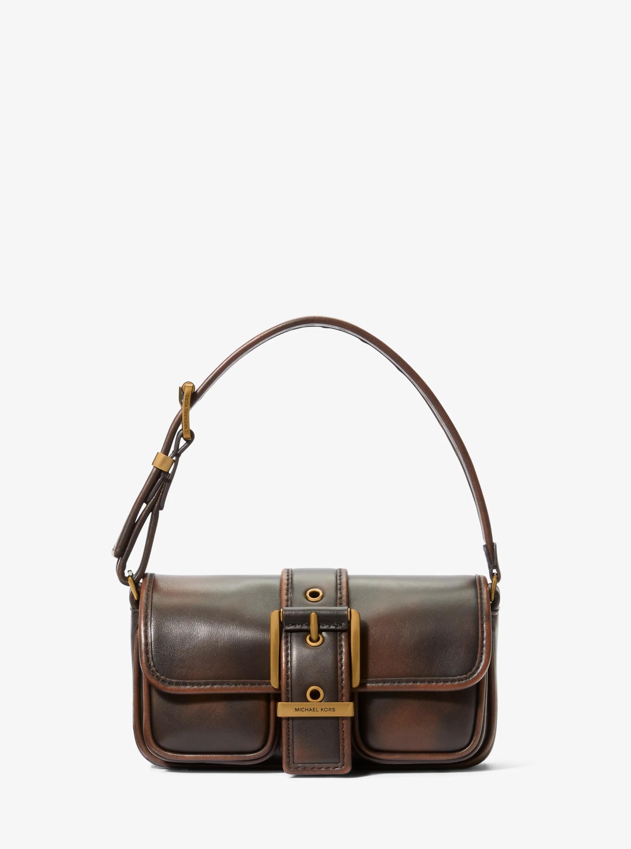 Bolso de hombro Colby extrapeque&ntilde;o de piel curtida in CHOCOLATE | Michael Kors