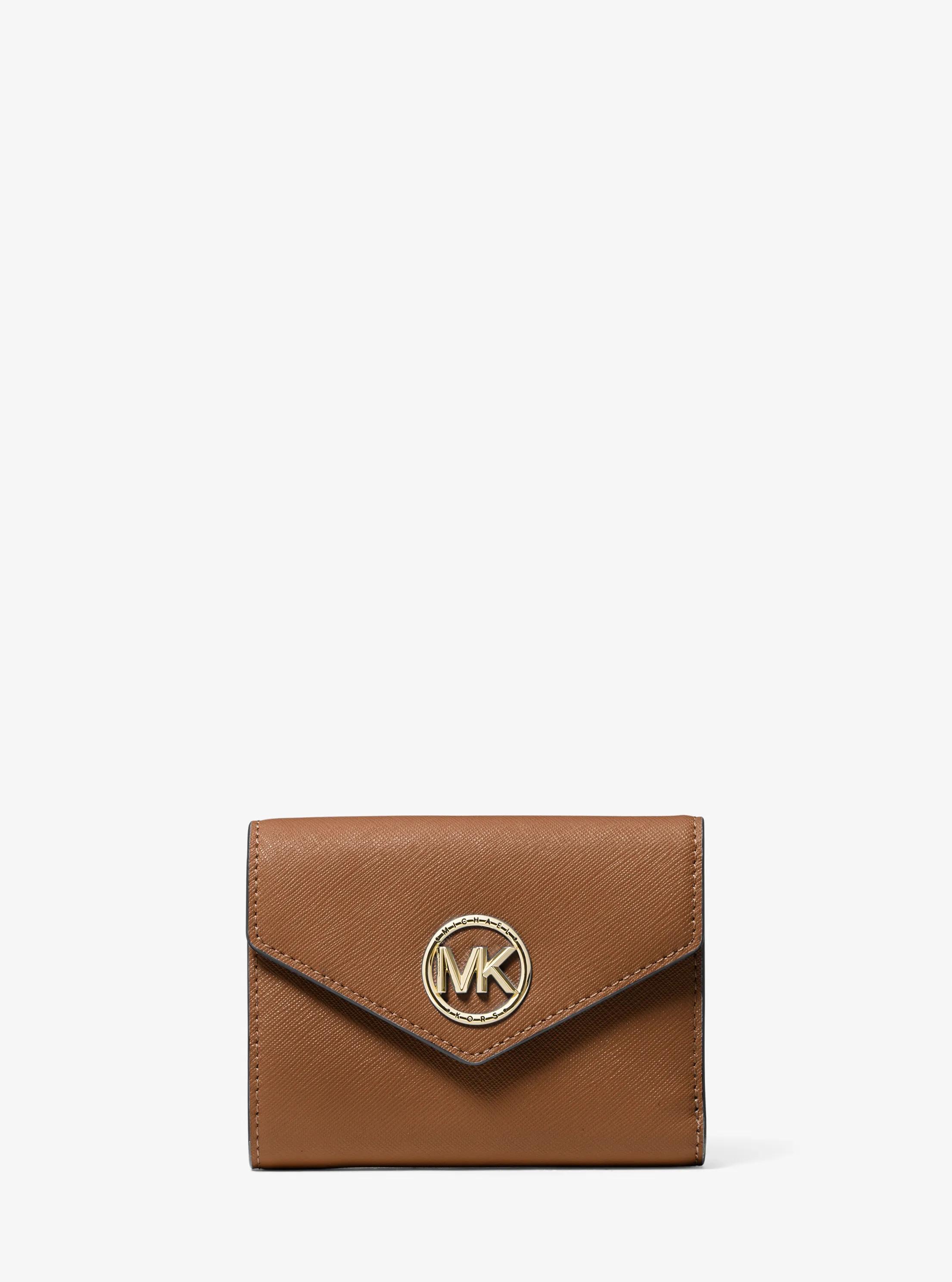 Cartera tipo sobre Carmen mediana de piel saffiano con tres pliegues