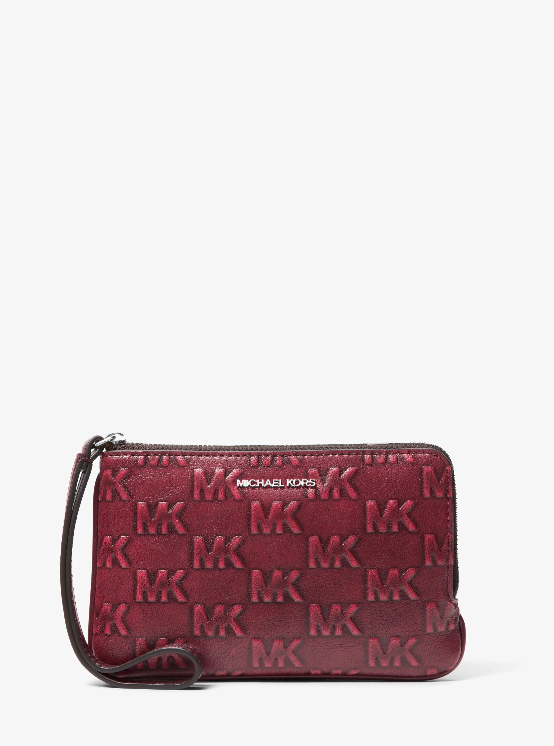Petite pochette-bracelet Jet Set Travel brunie &agrave; logo gaufr&eacute; in BORDEAUX | Michael Kors