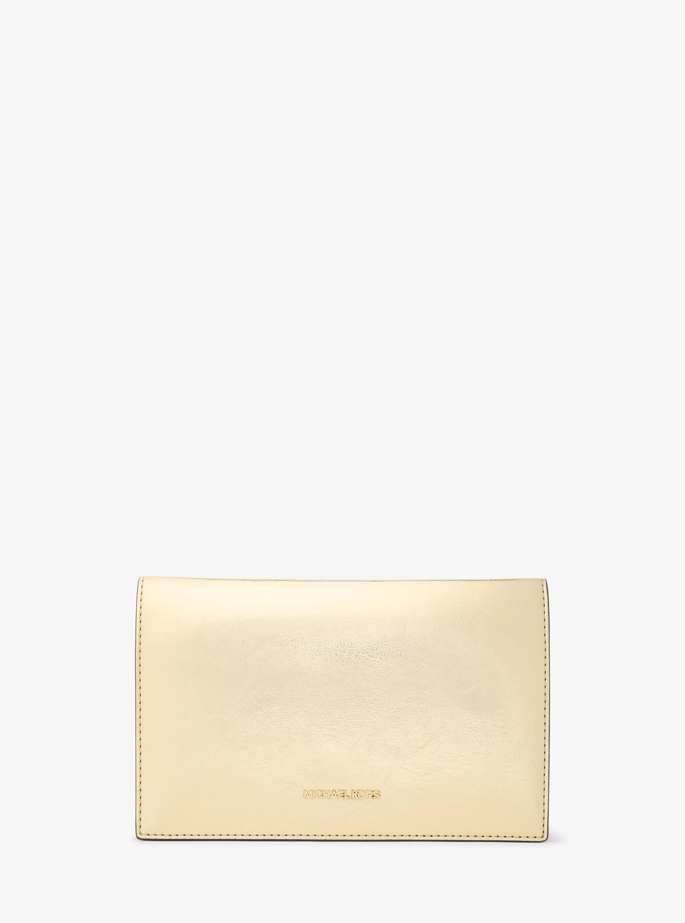 Petite pochette Jet Set Travel 2-en-1 m&eacute;tallis&eacute;e et &agrave; logo Signature in OR P&Acirc;LE | Michael Kors