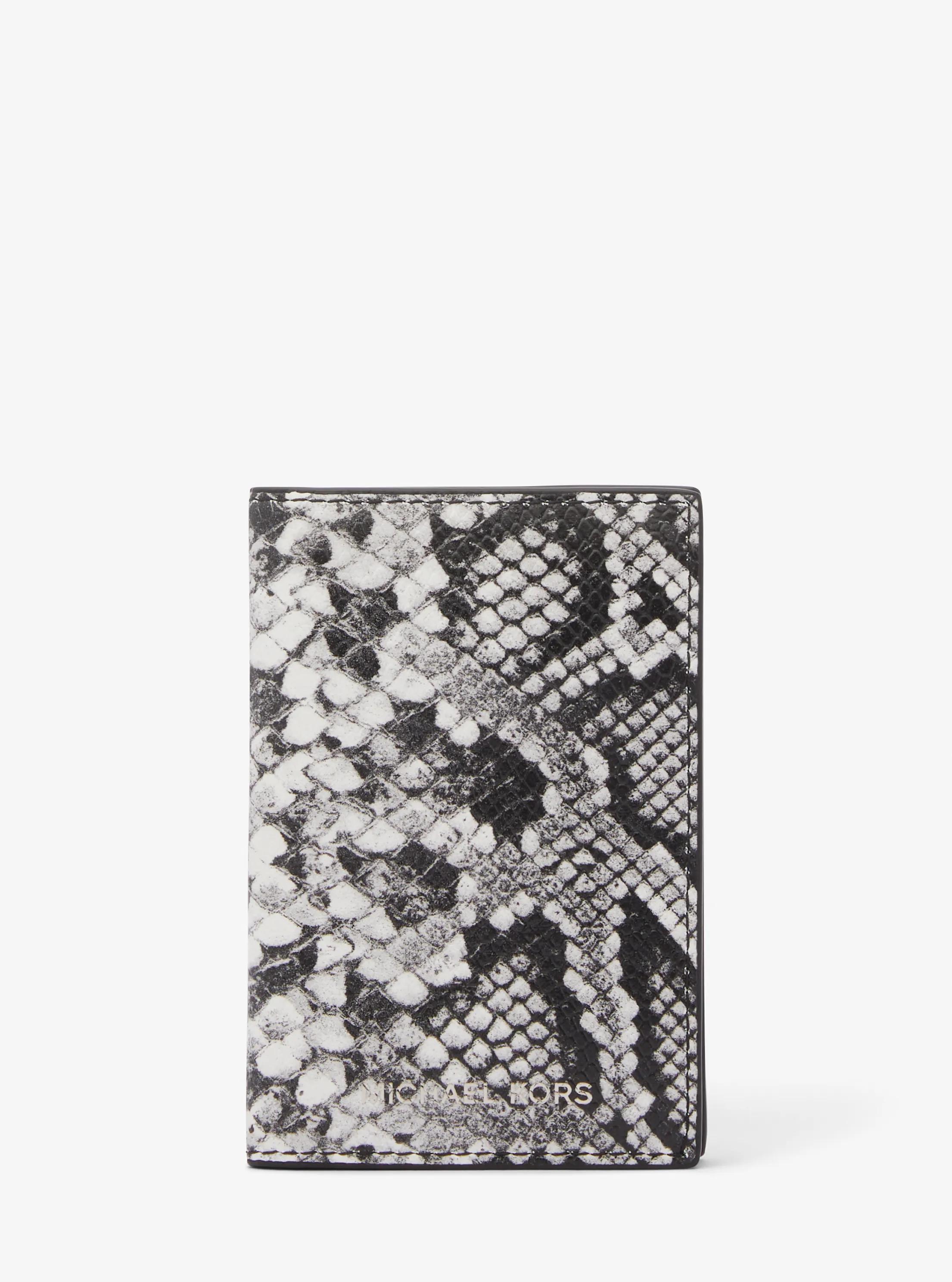 Tarjetero Varick de piel con motivo de serpiente en relieve y dos pliegues in NEGRO | Michael Kors