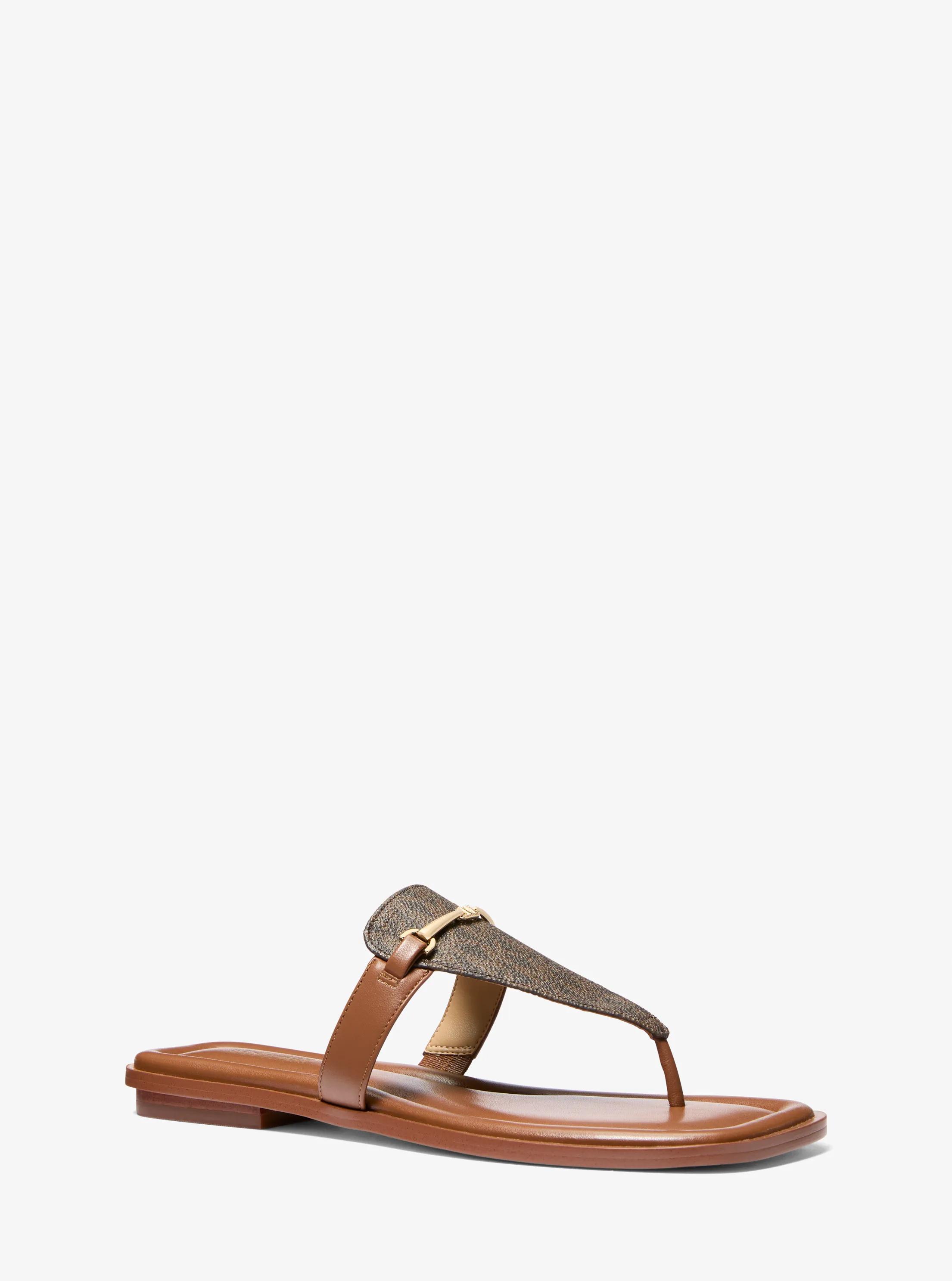 Sandalia Lena con logotipo exclusivo y tira de piel en forma de T in MARR&Oacute;N/LUGGAGE | Michael Kors
