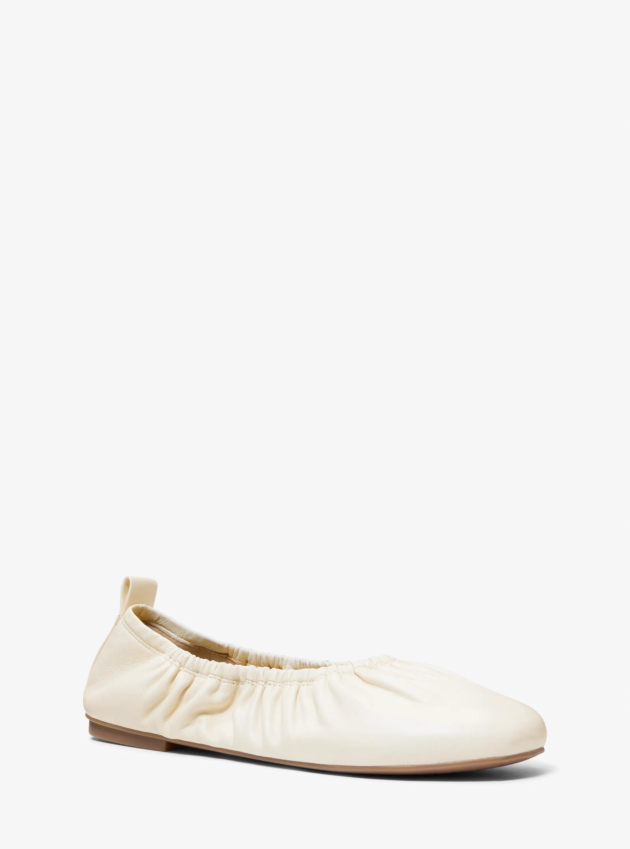 Bailarina Bri de piel con detalle fruncido in BEIGE P&Aacute;LIDO | Michael Kors
