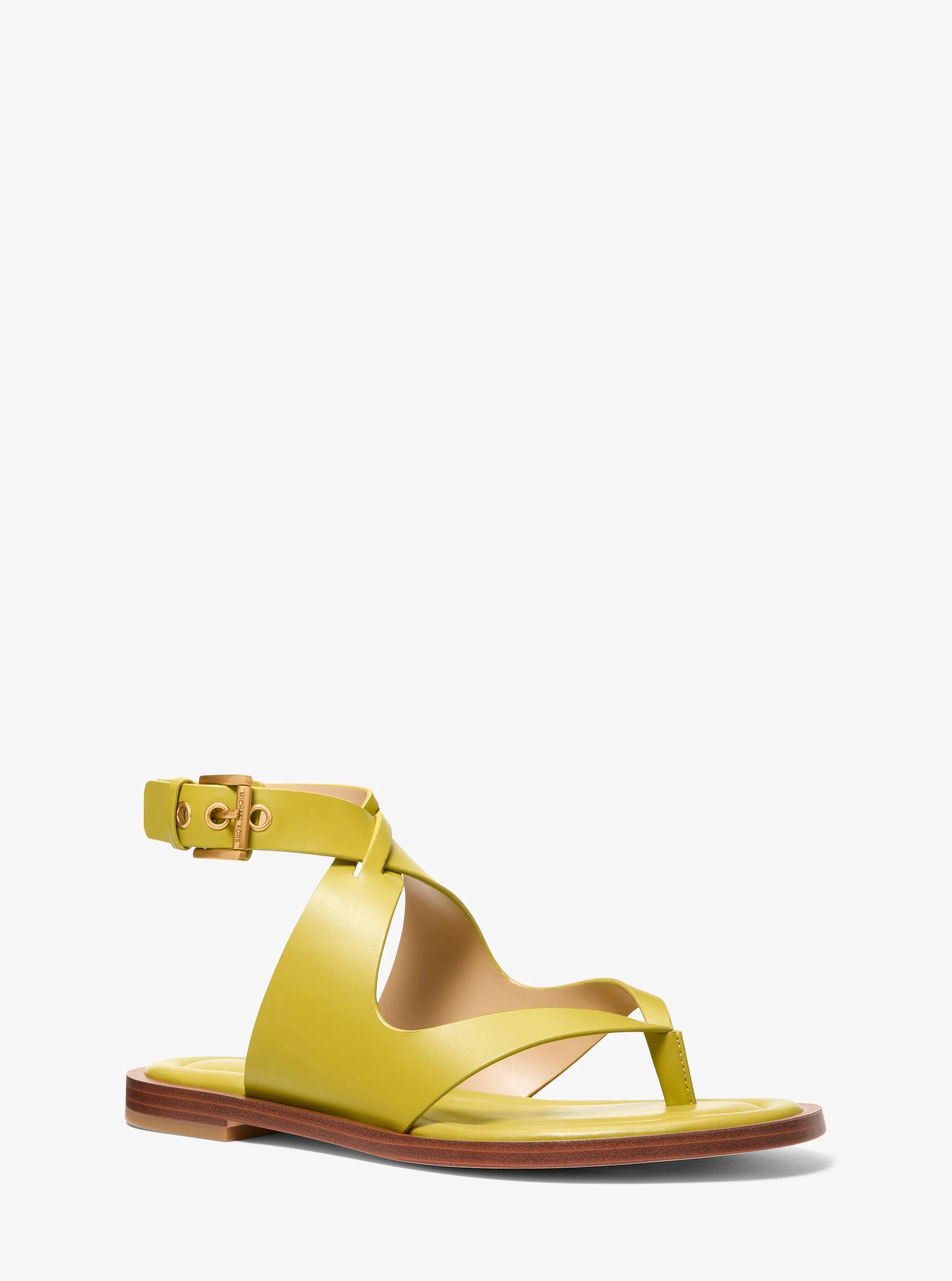 Sandalia Irene envolvente de piel in CHARTREUSE | Michael Kors